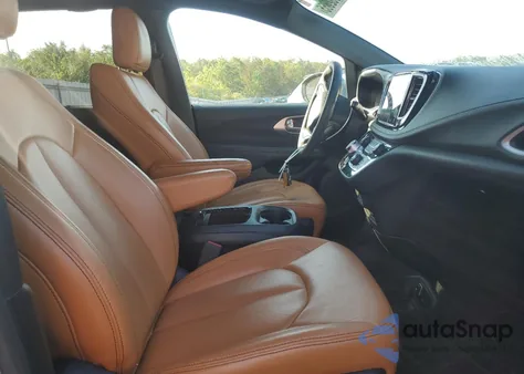 2023 Chrysler Pacifica Touring L z USA, uszkodzony, nr VIN 2C4RC1BG9PR603706